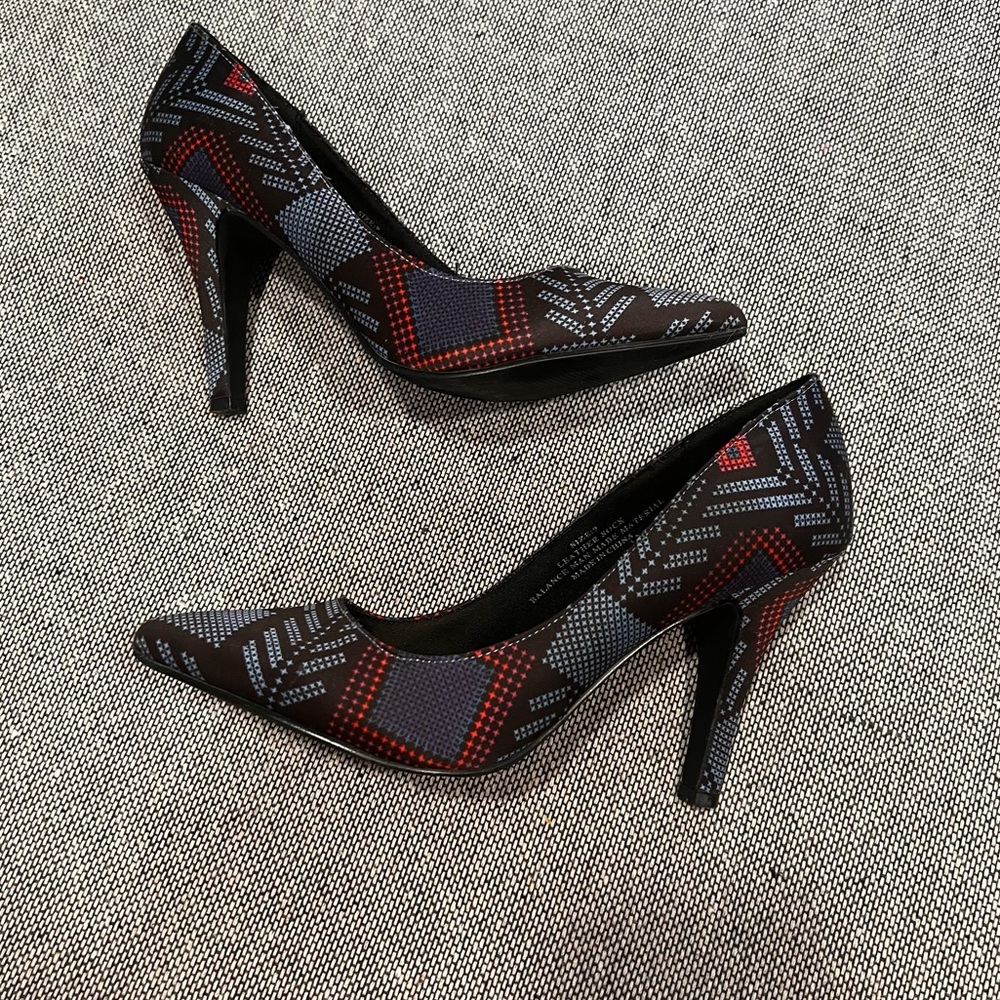 Restricted women print satin pumps size 9